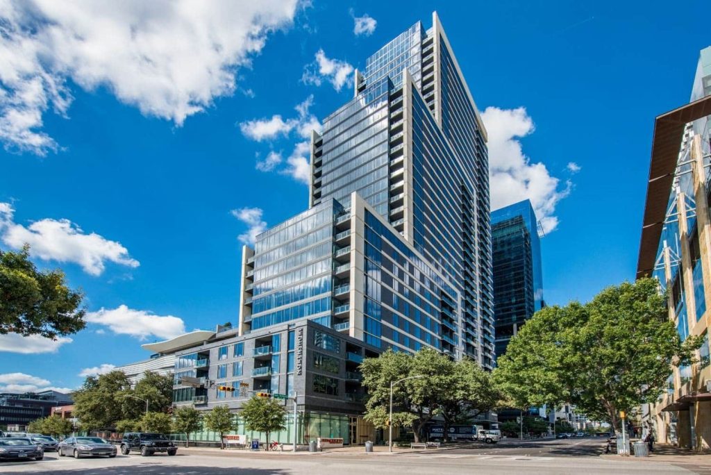 Street view of Northshore, luxury downtown Austin apartments.